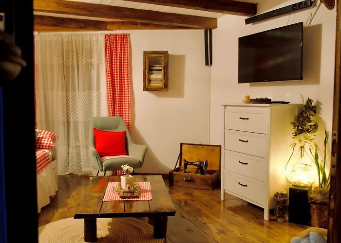 Stara Hiza * Lanisce